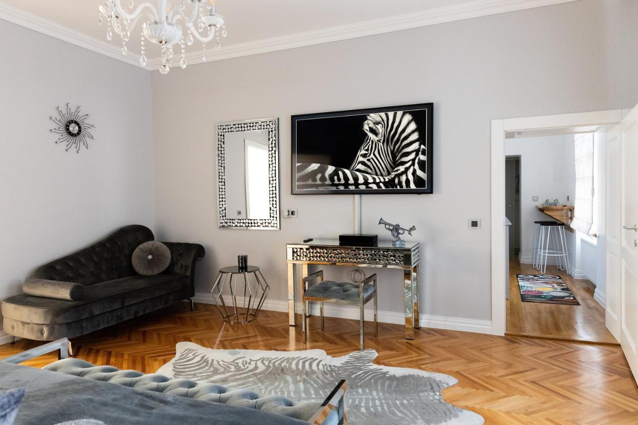 Fancy Flats Apartment Sibiu Bagian luar foto